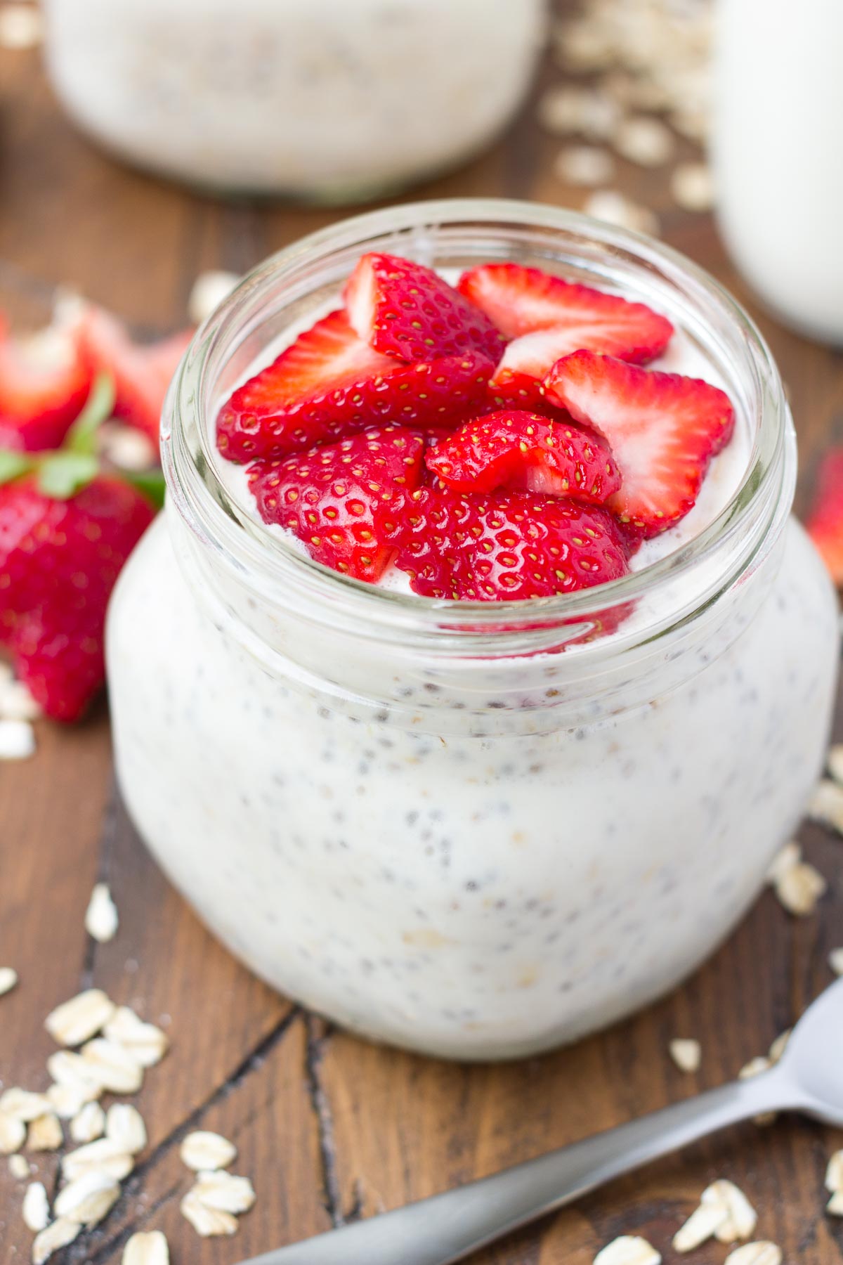 strawberry-chia-overnight-oats-6084